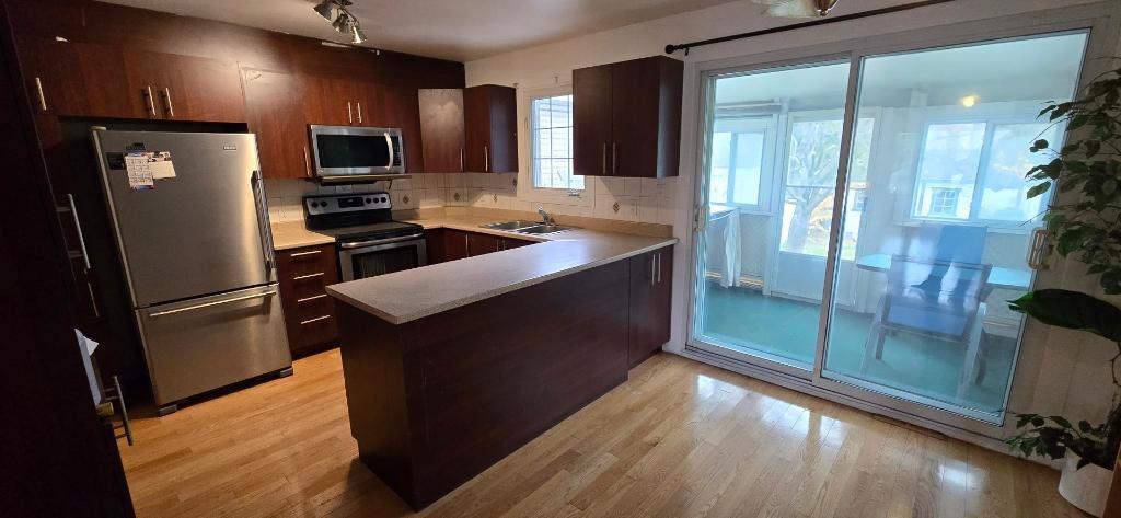 LIBRE Maison à louer très bien située à Brossard | 3182946