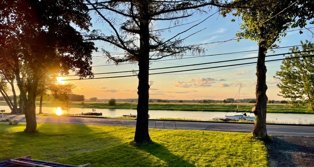 MAISON MEUBLÉ à LOUER 1H de MONTREAL BORD de L'EAU CHALET SOREL TRACY SAINTE ANNE DE SOREL | 3186953