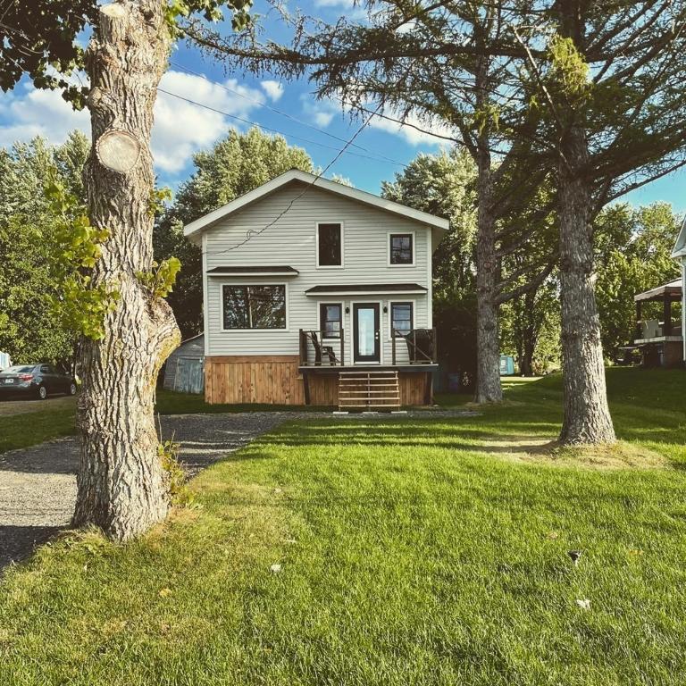 MAISON MEUBLÉ à LOUER 1H de MONTREAL BORD de L'EAU CHALET SOREL TRACY SAINTE ANNE DE SOREL | 3186953