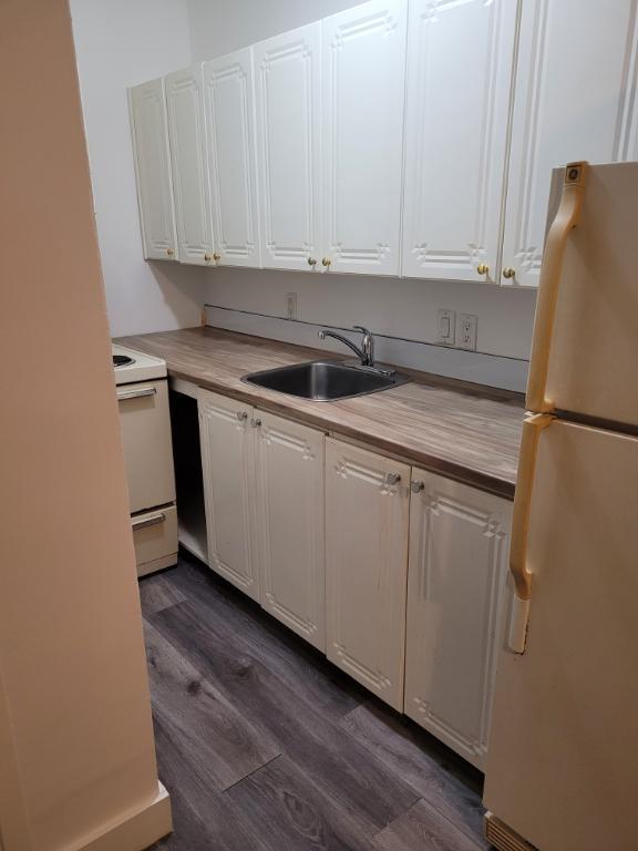 Beau logement petit 3 1/2 sur le bord de la mer à Sainte Anne des Monts \ Chauffé et éclairé ainsi que électros inclus | 3191028