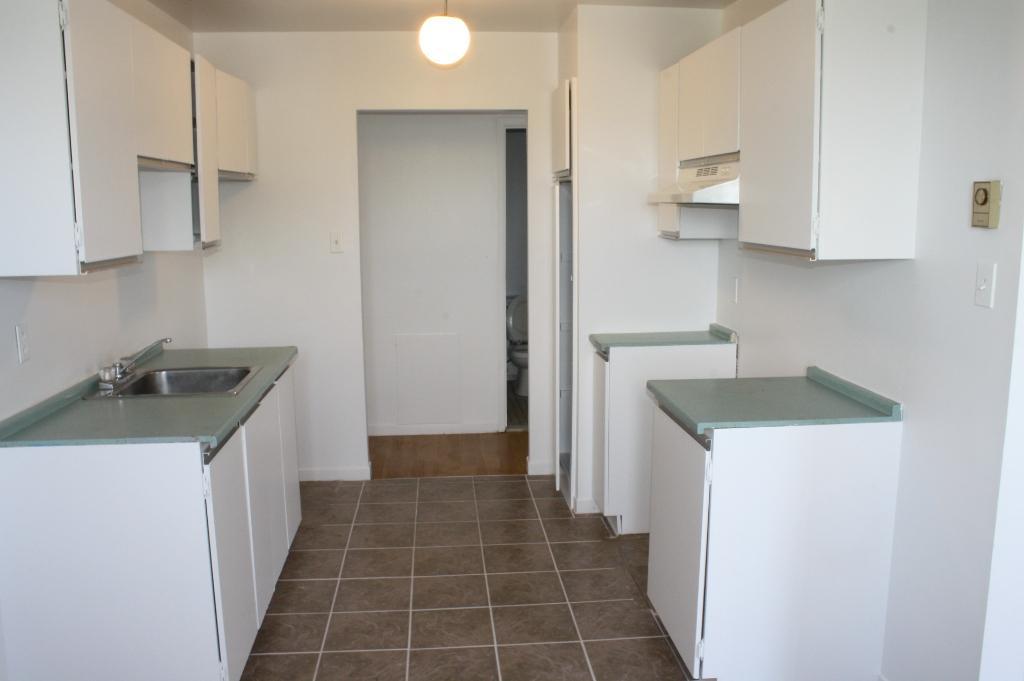 A Valleyfield - Beau , propre et grande 3-1/2, avec balcon prive, LIBRE | 3183252