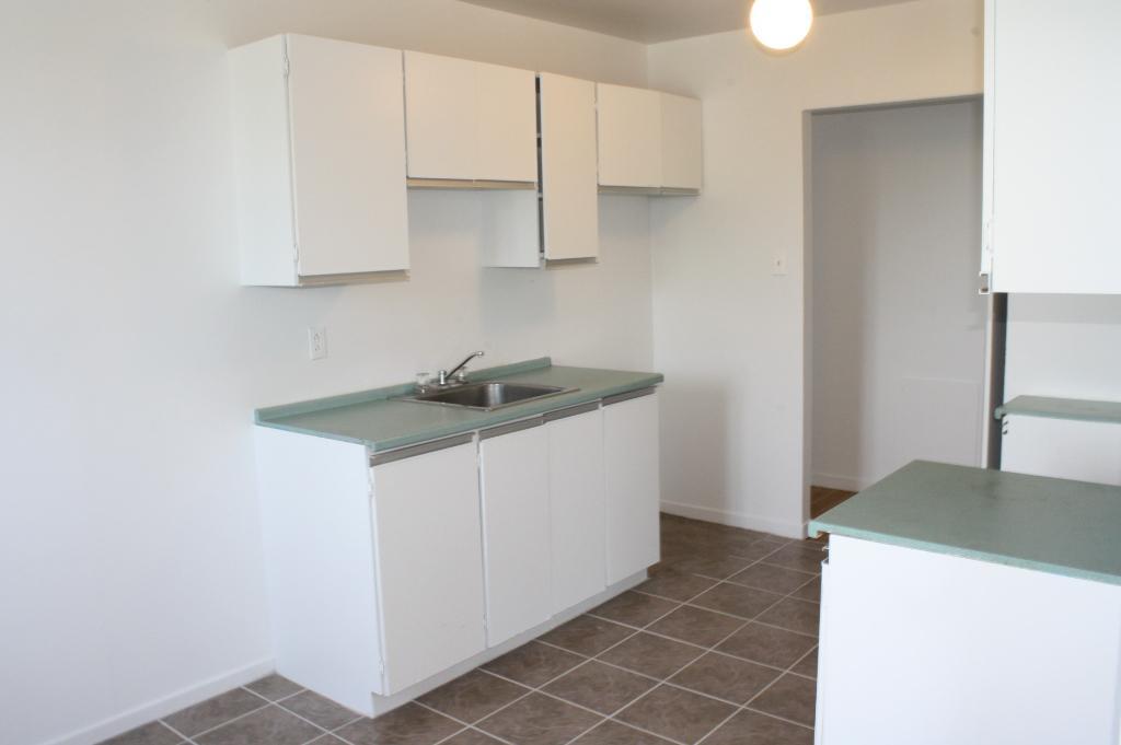 A Valleyfield - Beau , propre et grande 3-1/2, avec balcon prive, LIBRE | 3183252