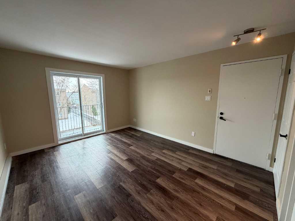 TRÈS BEAU 4 1/2 - LIBRE IMMÉDIATEMENT - RÉNOVÉ | 3183267