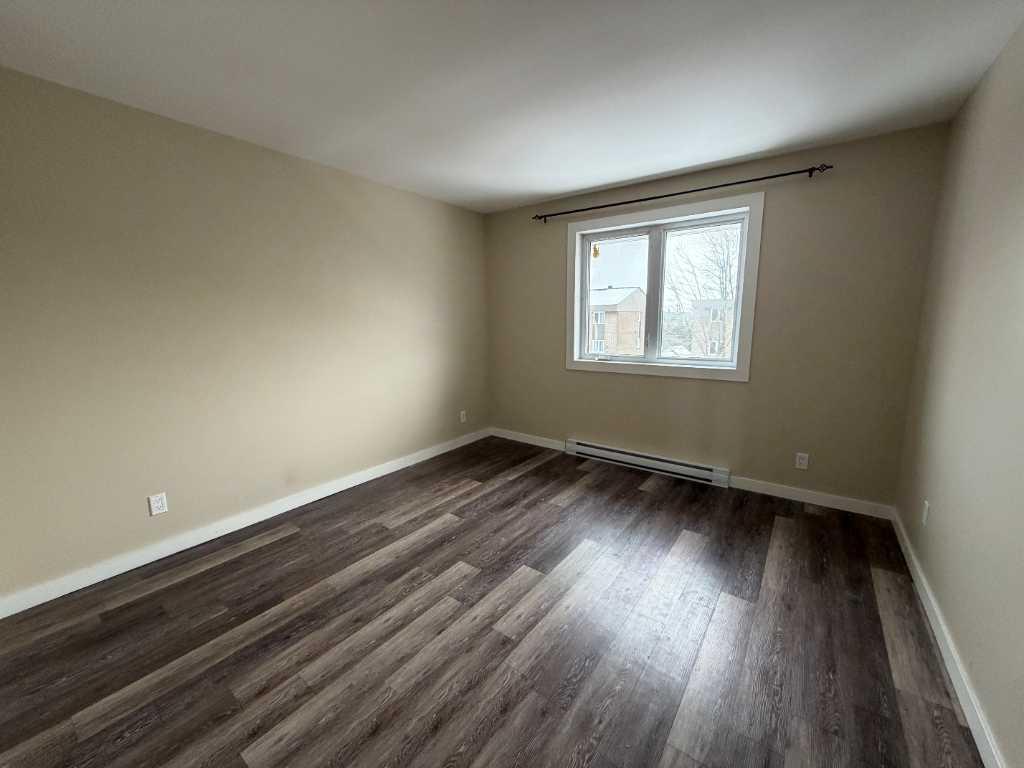 TRÈS BEAU 4 1/2 - LIBRE IMMÉDIATEMENT - RÉNOVÉ | 3183267