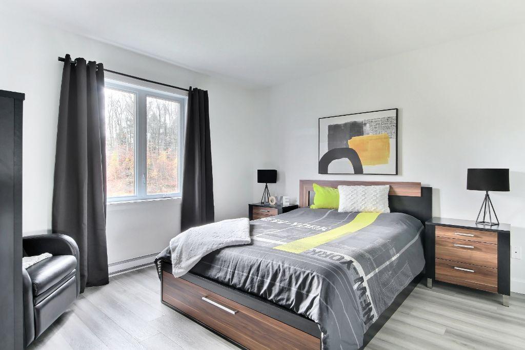 Superbe logement 4 1/2 + bureau à St-Nicolas, 2ème étage, climatisé, 2 STATIONNEMENTS EXTÉRIEURS INCLUS, LIBRE LE 1ier février 2026. | 3187414