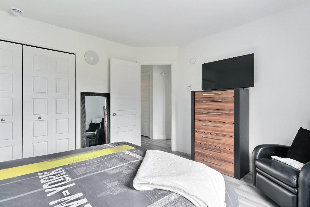 Superbe logement 4 1/2 + bureau à St-Nicolas, 2ème étage, climatisé, 2 STATIONNEMENTS EXTÉRIEURS INCLUS, LIBRE LE 1ier février 2026. | 3187414