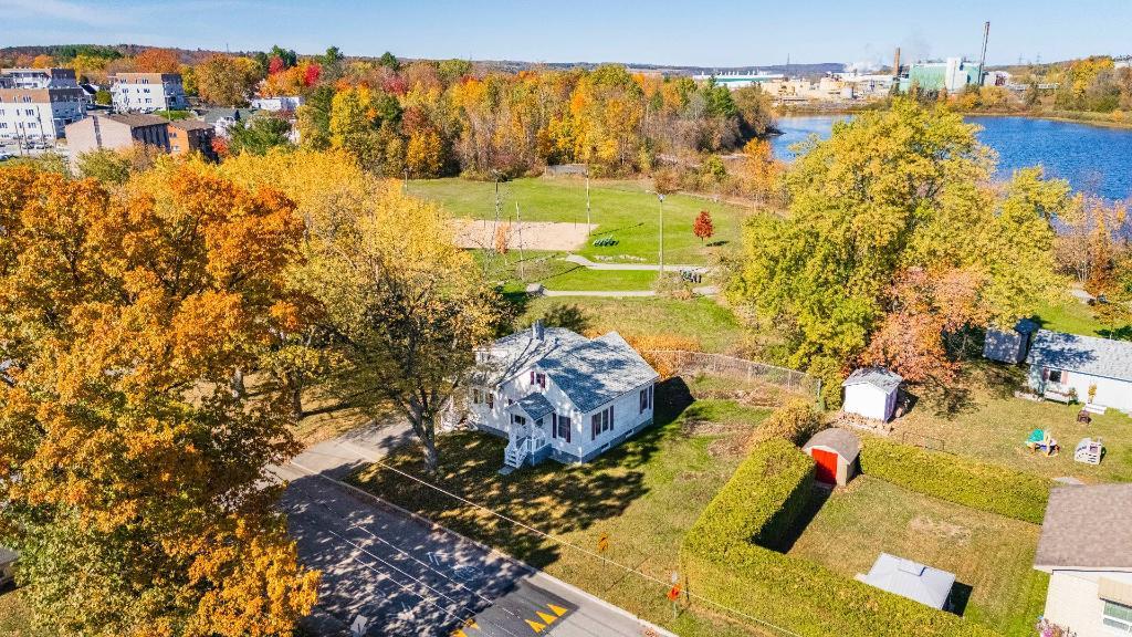 Maison à louer long terme - arrondissement de brompton | 3183317