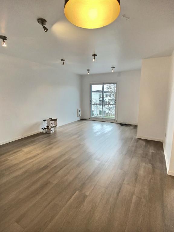 Saint Léonard- 4 1/2 avec stationnement-visite libre 23 novembre 2025 de 14:00-16:00 | 3183685