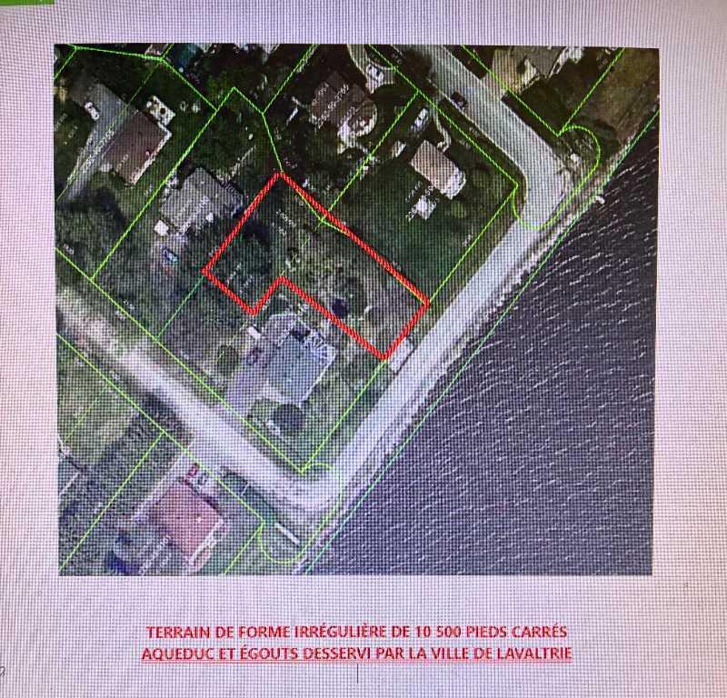 À VENDRE: TERRAIN DE FORME IRRÉGULIÈRE OFFRANT UNE SUPERFICIE DE 10 500 PIEDS CARRÉS. | 3183726