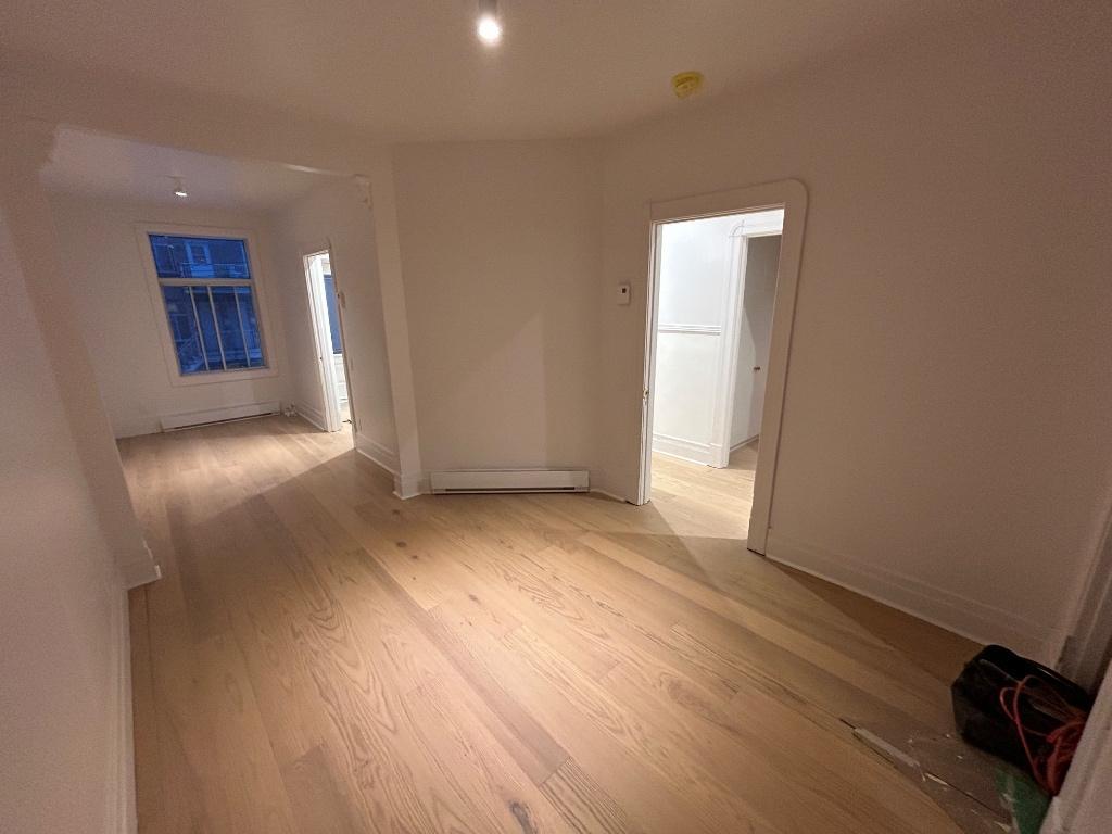 6 1/2 rénové et disponible | 3184086