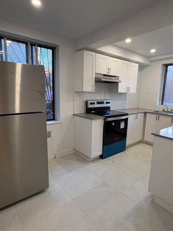 Newly Renovated Three Bedroom Apartment for Rent! | 3184525
