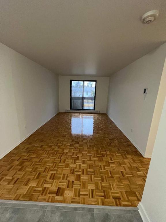 2 CH - 1 SDB - Laval - $1,300 /mo | 3184901