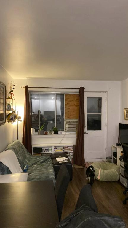 3 1/2 à louer pour 1er Janvier, 4 min à du metro, chauffé, parking disponible | 3184936