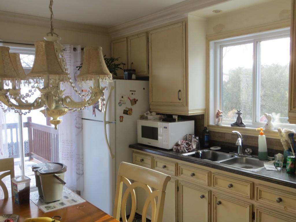 Logement à louer 6 1/2 sur 2 étages (Sous-sol et RDC). Propre et tranquille, on vient de le peinturer au complet en blanc, près de tout les services. | 3184947