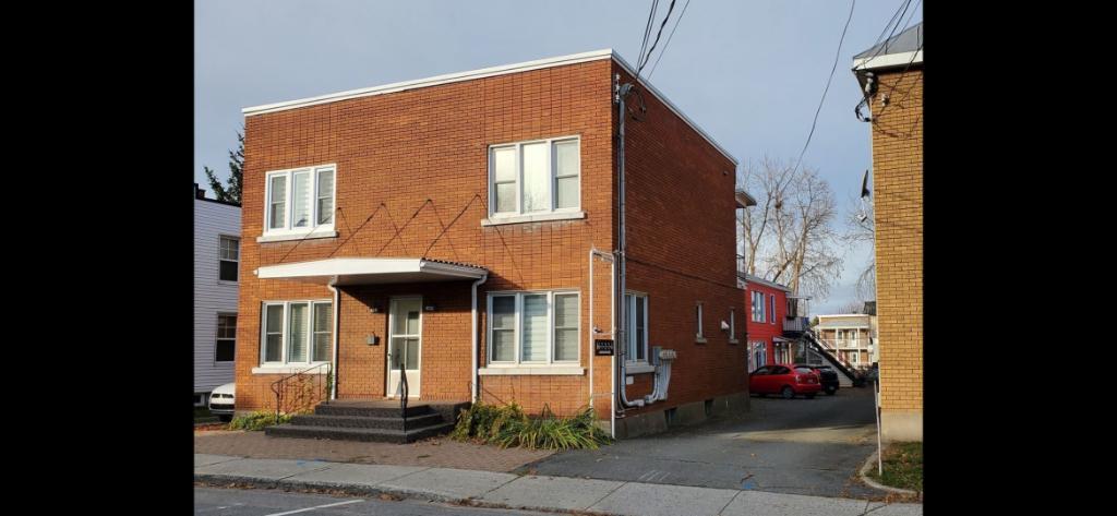 7 1/2 - Grande maison lumineuse avec garage en plein centre ville | 3184963