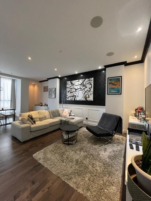 Condo luxueux et bien localisé à louer (Disponible) / Luxurious Condo well located condo for rent (Available) | 3185021