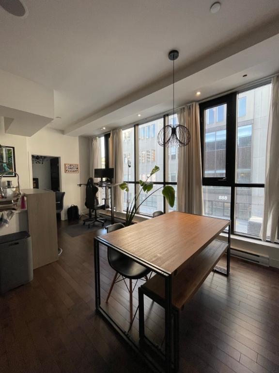 Condo luxueux et bien localisé à louer (Disponible) / Luxurious Condo well located condo for rent (Available) | 3185021