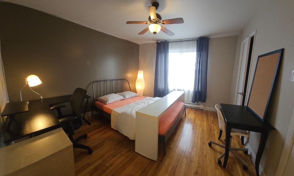 Grand 4 1/2 @ louer - face métro Viau / dernier étage | 3185356