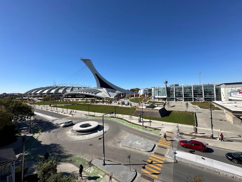 Grand 4 1/2 @ louer - face métro Viau / dernier étage | 3185356