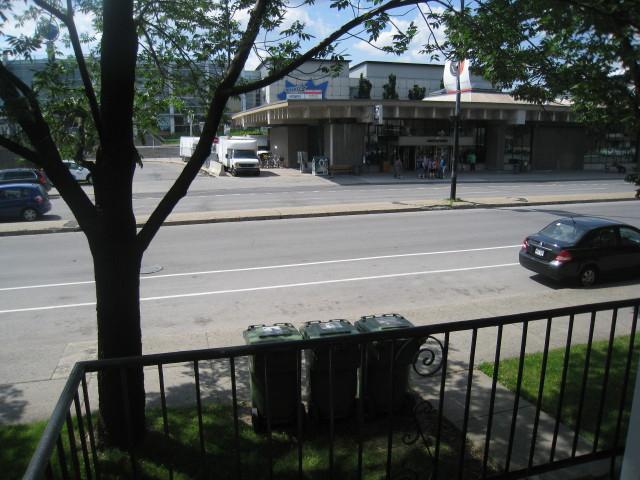 Grand 4 1/2 @ louer - face métro Viau / dernier étage | 3185356