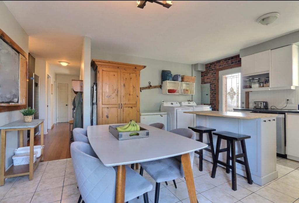 Beau grand 5 1/2 à louer! | 3185701