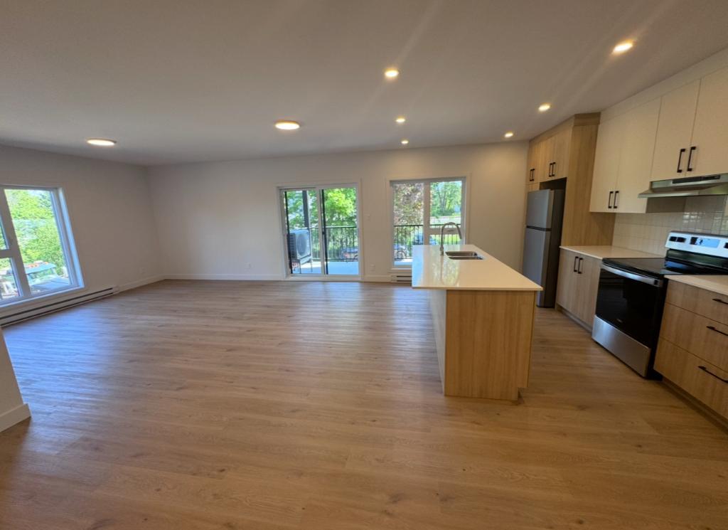 Immense 5 ½ (2 salles de bain dont 1 dans la chambre des maîtres) | 3185781