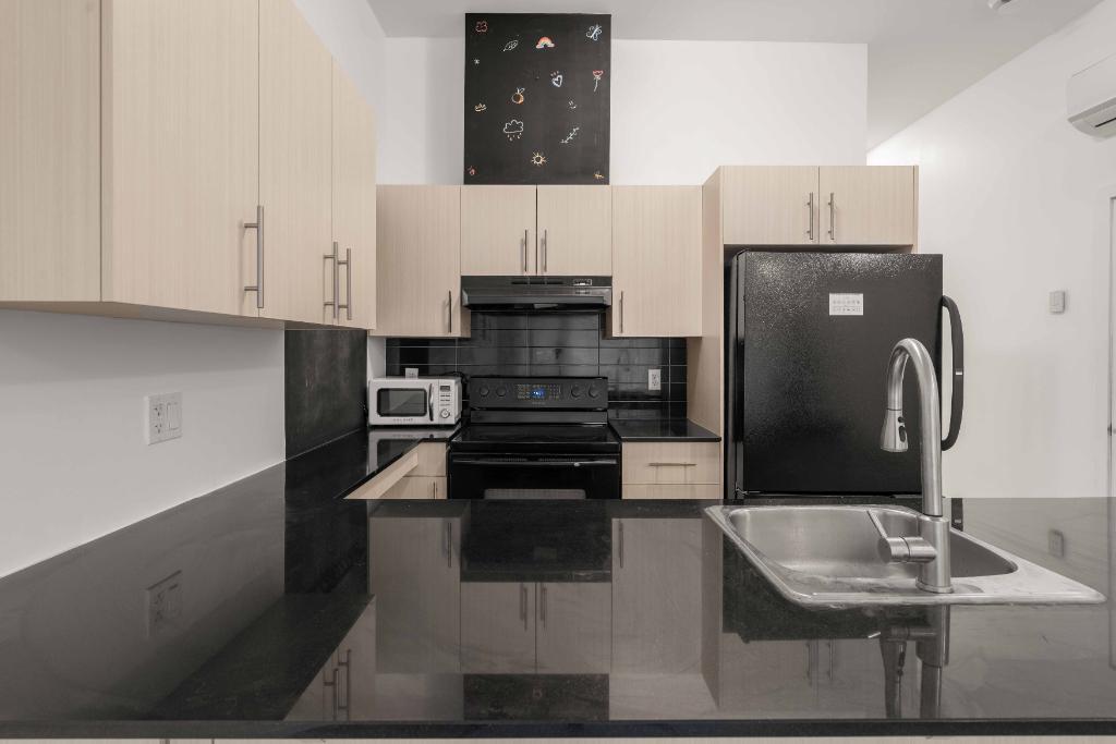 GRAND CONDO MODERNE 4 1/2 - STADE OLYMPIQUE / MÉTRO VIAU | 3185891