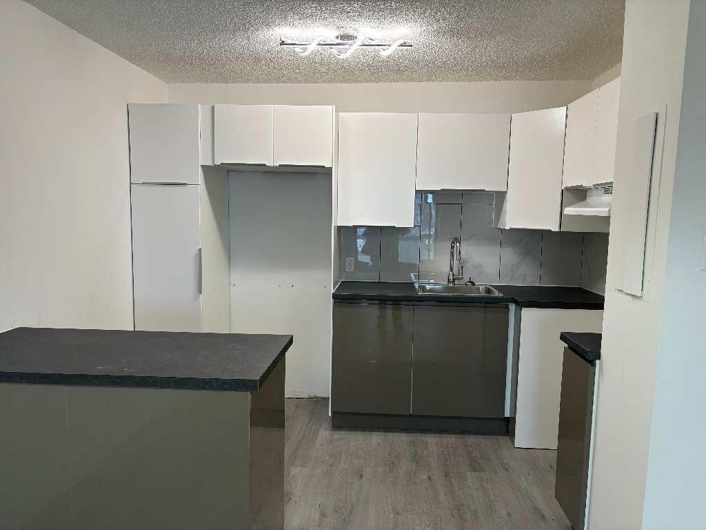 Laval 4 1/2 - MontMorency, Chauffé, Ascenseur, Béton | 3186513