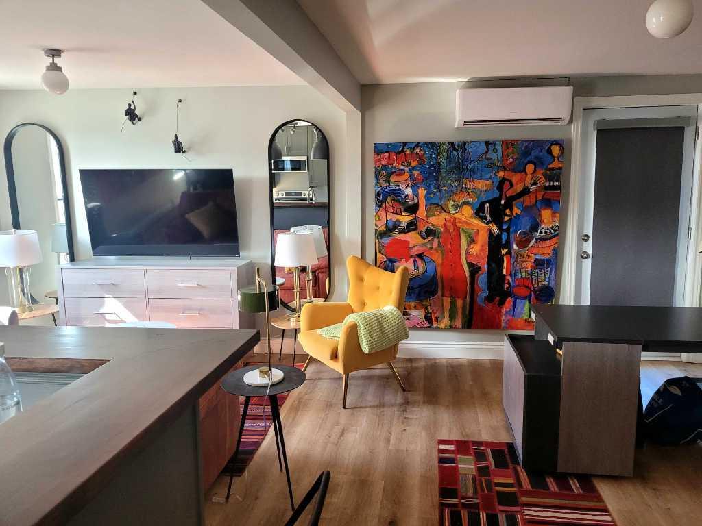 superbe Condo-loft 3 1/2 meublé et entièrement rénové à 5 minutes du métro joliette avec wifi, électtricité et chauffage inclus | 3187243