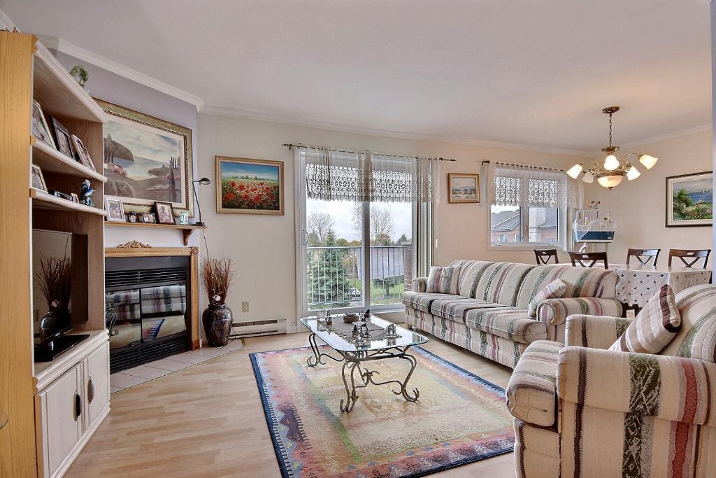 magnifique 4 1/2 dernier etage batiment 1992 | 3187303