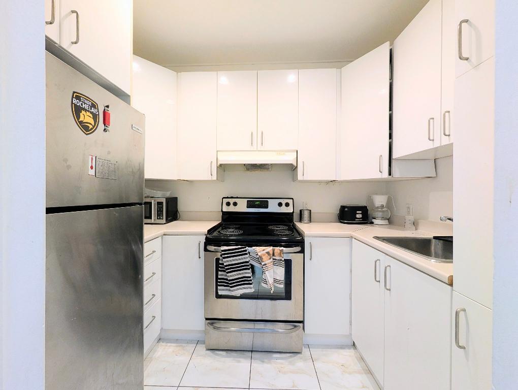 ** Large Furnished 2bed 2bath in a Gorgeous Building Downtown, Metro Atwater ** | 3187309