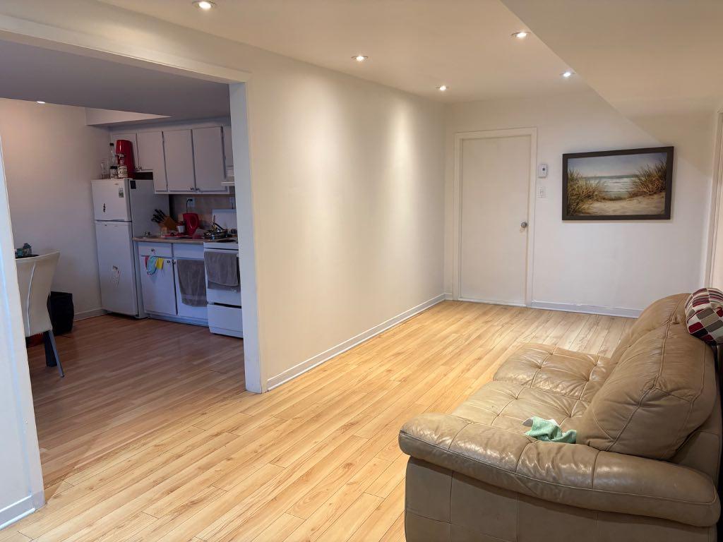 Grand 3 1/2 à louer Metro Montmorency | 3187628