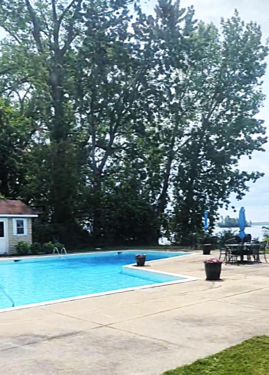 2 CH - 1 SDB - Dorval - $1,650 /mo | 3187733