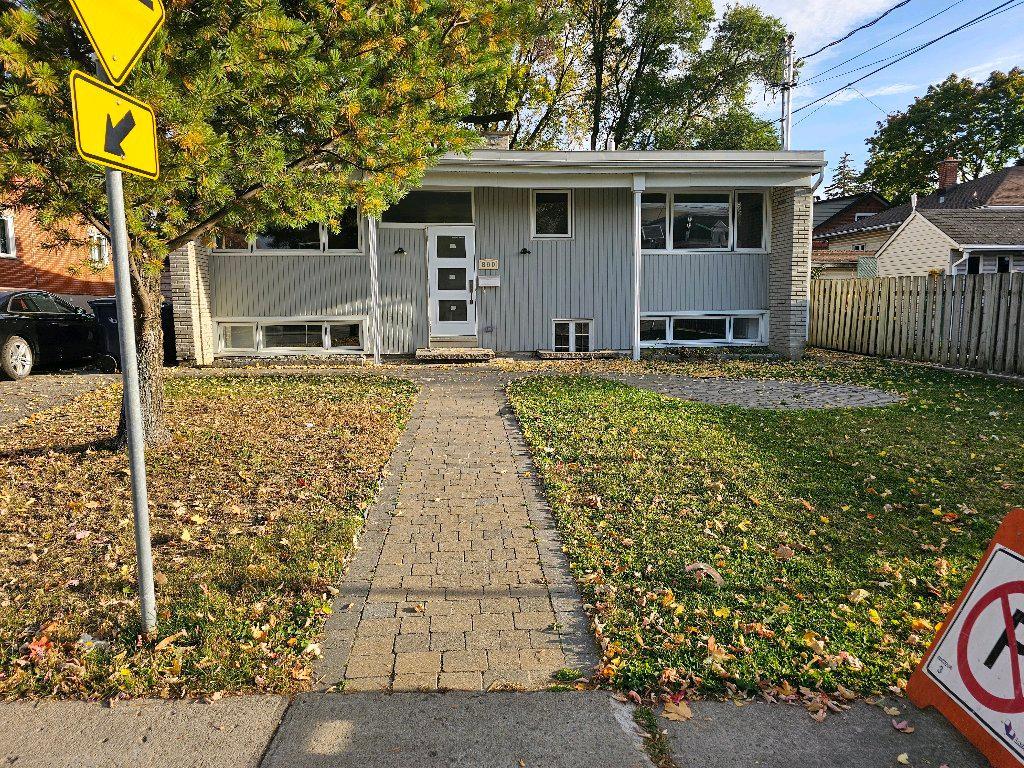 Rez de Chaussé de maison avec garage et grande cour | 3187904