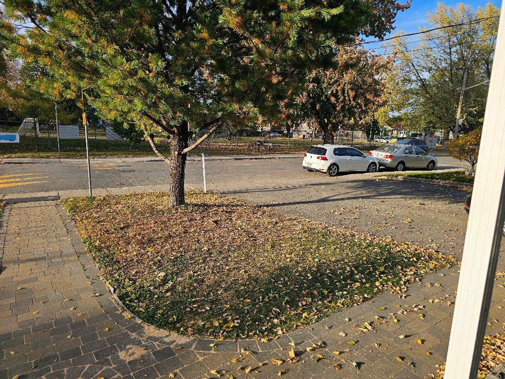 Rez de Chaussé de maison avec garage et grande cour | 3187904