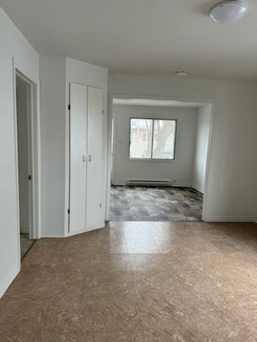 Logement 5 et demi + stationnement à louer | 3188069