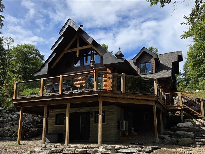 The Pine — Waterfront Log Cottage on McGregor Lake (30 min from Ottawa) | 3188423
