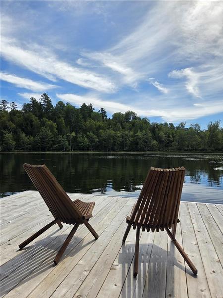 The Pine — Waterfront Log Cottage on McGregor Lake (30 min from Ottawa) | 3188423