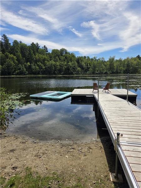 The Pine — Waterfront Log Cottage on McGregor Lake (30 min from Ottawa) | 3188423