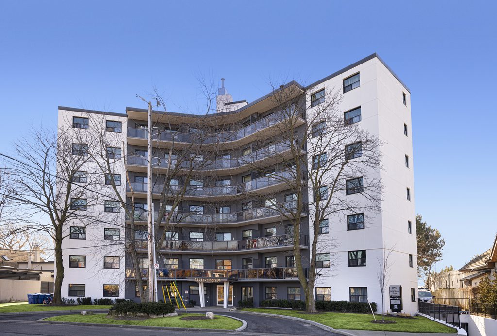 Lakeshore Apartments | 3188478