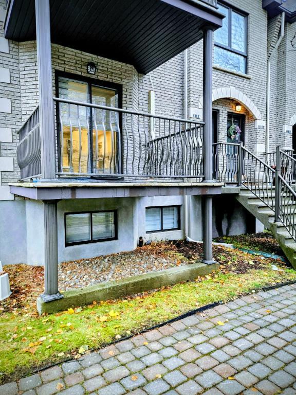 Condo spacieux sur deux étages | 3189900