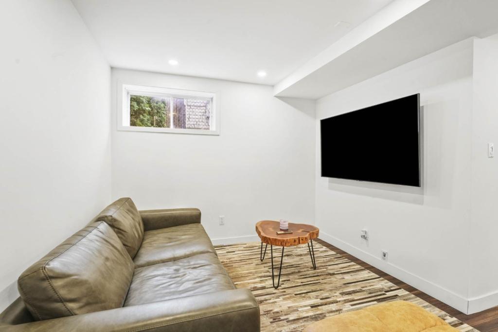 ⭐️ Bachelor 3 1/2 entièrement rénové tout compris meublé - Repentigny ⭐ | 3189281