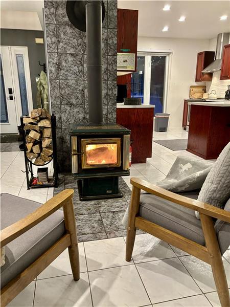 Waterfront Lac Lesage Perfect Sunsets Clean Lake SPA Arcade Ping Pong Foosball Basketball | 3189626