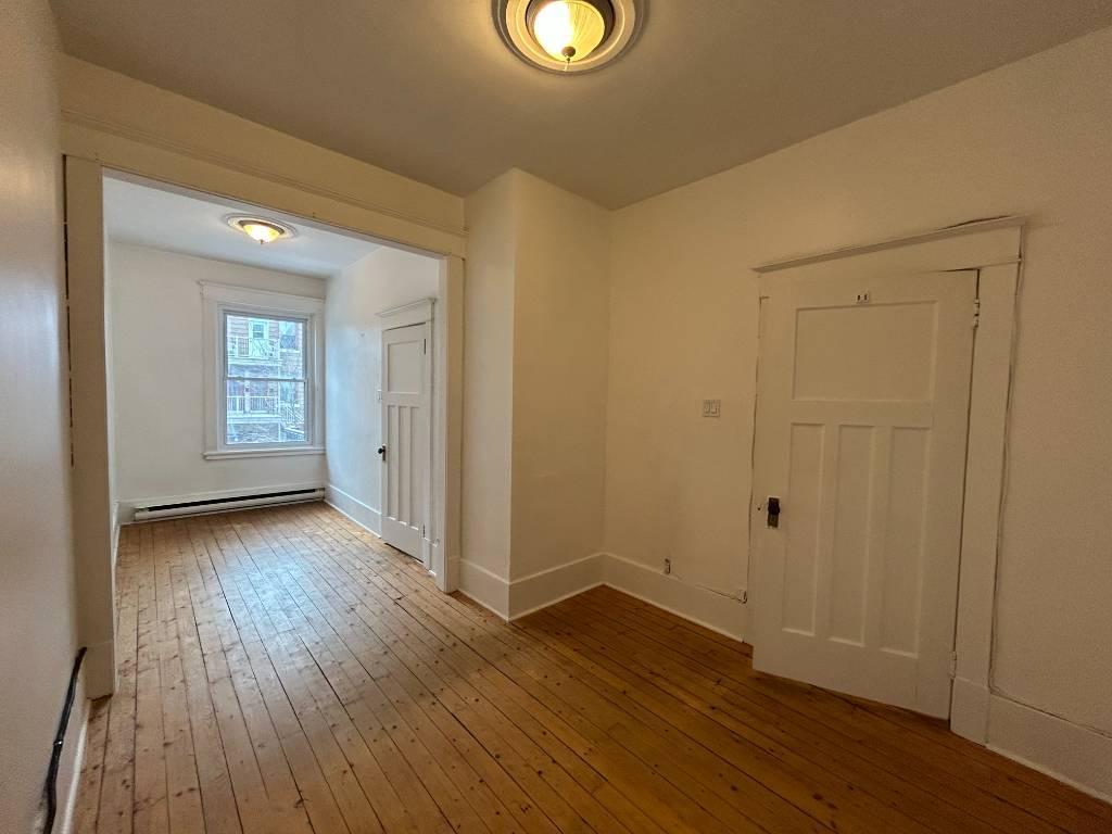 Grand 7 ½ lumineux avec terrasse -- Perle rare à Ville-Émard -- À louer dès le 1 janvier 2026 | 3189866