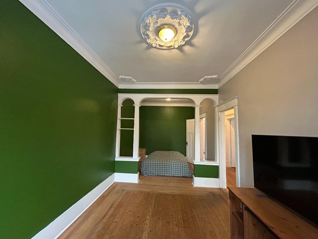 Grand 7 ½ lumineux avec terrasse -- Perle rare à Ville-Émard -- À louer dès le 1 janvier 2026 | 3189866