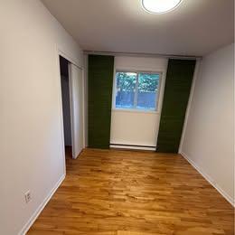 41/2 a Laval dispo Maintenant internet 1 stationnements, Thermopompe chaud et froid Locker privé inclus | 3190268