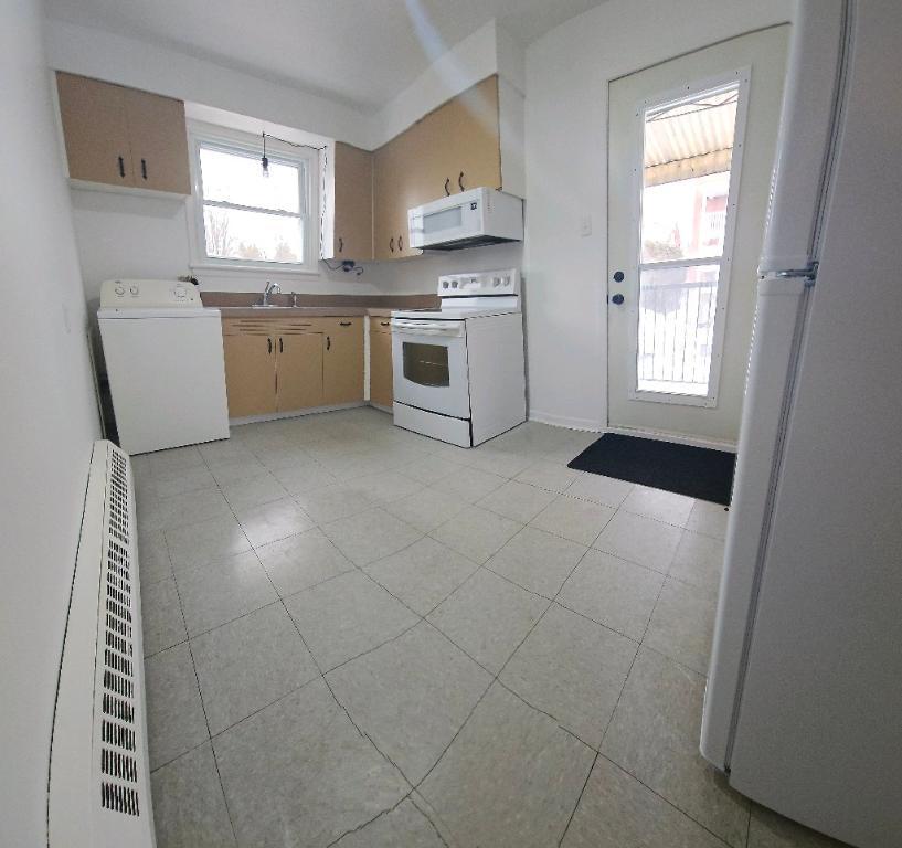 3-1/2 Université de Sherbrooke Électros Chauffé WI-FI | 3190547