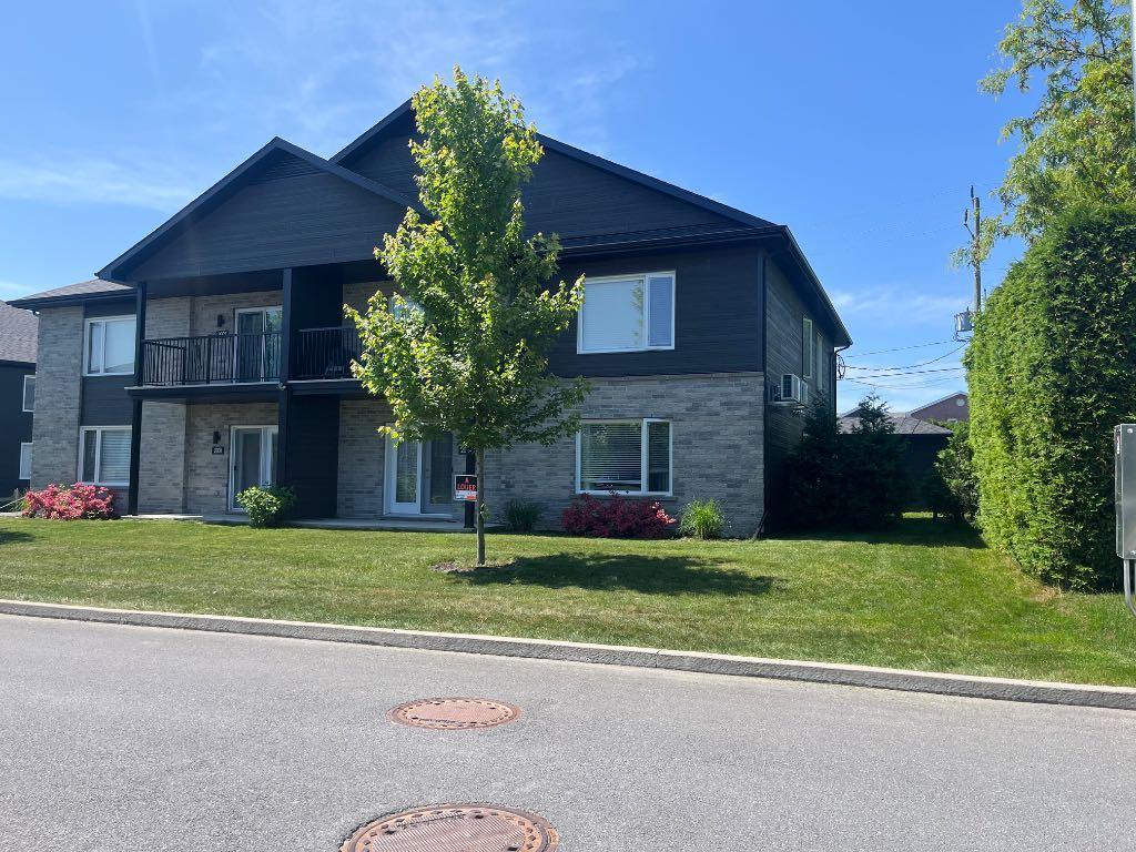 Grand 5 1/2 avec petit cours priver | 3190584