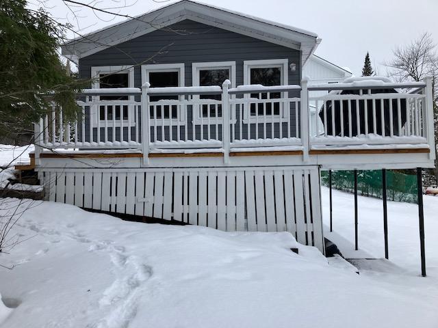 Chalet rustique à louer tout inclus et en bordure du lac Magog | 3190632