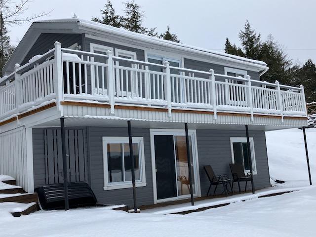 Chalet rustique à louer tout inclus et en bordure du lac Magog | 3190632